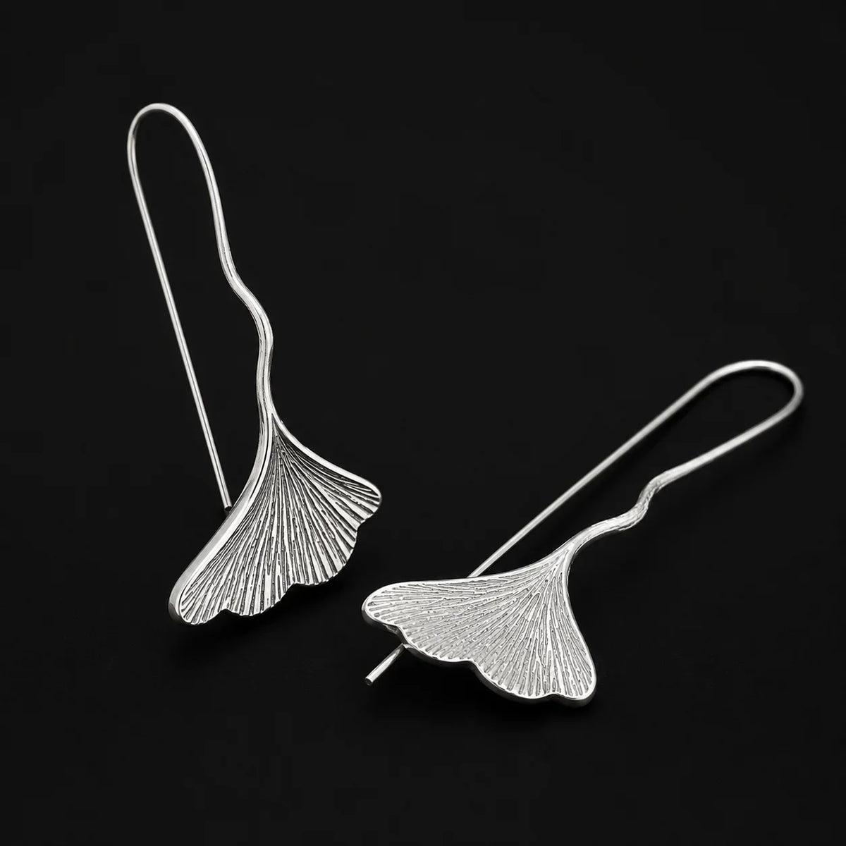 Styling ginkgo leaf earrings women